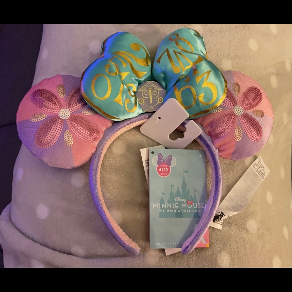 MMMA Ears (Small world) NWT